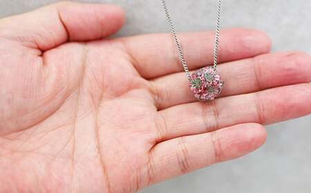 【 南部花とんぼ玉 】 ネックレス （ 桃花 ）／ とんぼ玉 アクセサリー ネックレス 小ぶり 一つだけ オンリーワン 蜻蛉玉 ガラス細工 一点物 工芸品 小物 プレゼント ギフト 贈り物 誕生日 普
