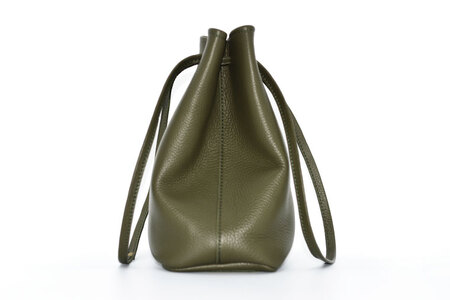 益子の革工房maharoの巾着バッグ（M）オリーブグリーン (AX140-1)