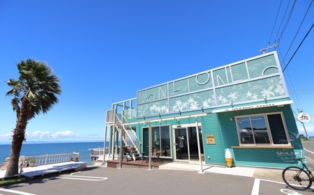 【ビーチフロント】【知多半島　美浜町】当店名物〈ホタテ〉などが楽しめる 地元美浜町の『贅沢地物浜焼き 10品 コース』ペアチケット