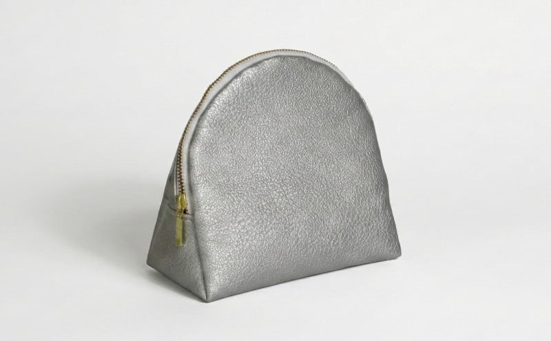 
                  化粧ポーチ「sussu」 205.more silver
                