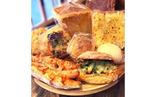 【定期便・全6回】総菜パン詰め合わせ 定期便×6回 福袋 詰め合わせ 朝食 昼食 モーニング ランチ 冷凍保存 ギフト 贈り物 プレゼント 山口県 山陽小野田市  F6L-1427