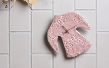 【美濃焼】 happy bird clock ピンク 多治見市 / 杉浦製陶 掛け時計 タイル 鳥 ギフト[TAO035]