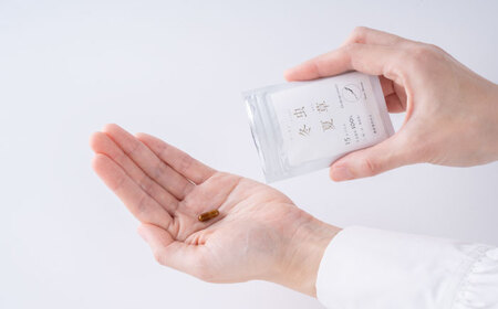 冬虫夏草 粉末 カプセル 1箱 15粒 オリジナルミニブック付き【株式会社 くろいし】[AYAX002]