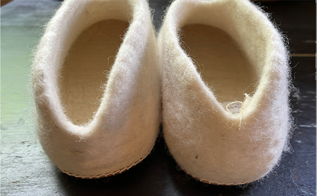 ウールフェルト ルームシューズLL（28～29cm）【北海道美深】 スリッパ 雑貨 羊毛 ひつじの毛 ぬくもり 手作り ハンドメイド 撥水効果 濡れにくい 蒸れにくい 暖かい 滑り止め スレ防止 履物