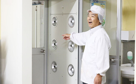 数量限定【クリスマスチキン】≪発送日:2025年12月22日(月)発送≫スモークチキン １個（丸鶏半身分）  数量限定 クリスマス 鶏肉 冷蔵配送 鶏肉 鶏ハム 燻製 8000円 飛騨 味職人 チキン