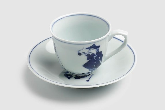 
            有田焼【しん窯】コーヒー碗皿 三人異人 - 百合型
          