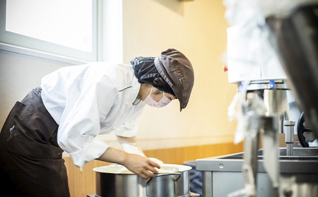 北海道 富良野市 メロン バウムクーヘン ×1 スイーツ デザート 道産 ケーキ【Haus Von Frau Kurosawa】(お菓子 スイーツ デザート お祝い おやつ 贈り物 ギフト 甘い 手作