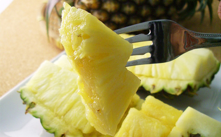 2026年発送【名護パイン園】　ゴールドバレル（大玉2玉） 先行予約　 パインアップル パイナップル 期間限定 数量限定 フルーツ くだもの 果物 贈答 贈り物 プレゼント 人気 おすすめ 南国 お土