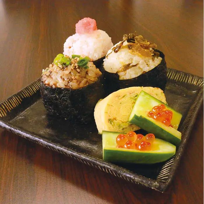 【 全12回 定期便 】明太子入り からし高菜 600g （ 300g × 2袋 ） 糸島市 / やますえ [AKA058] 明太高菜 ご飯のお供 ごはんのおとも 激辛 博多 漬物 辛子明太子 めんた
