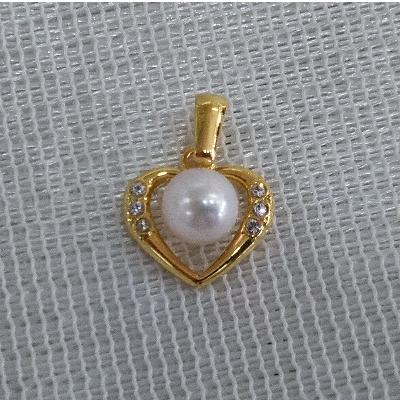 ふるさと納税 鳥羽市 伊勢志摩あこや本真珠ペンダント(ハート) J-100(D)G6.5 |  | 02