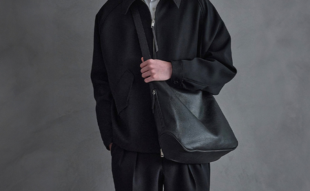 ソフトシュリンクレザー アジャスタブルショルダーバッグ 鞄 かばん バッグ ショルダー 肩掛け 斜め掛け PCポケット デイリー 牛革 レザー 東京都 文京区 ブラック