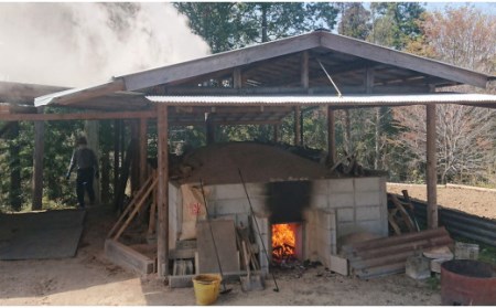 M07S43 炭焼き窯でつくる昔ながらの国産木炭（2.5kg）