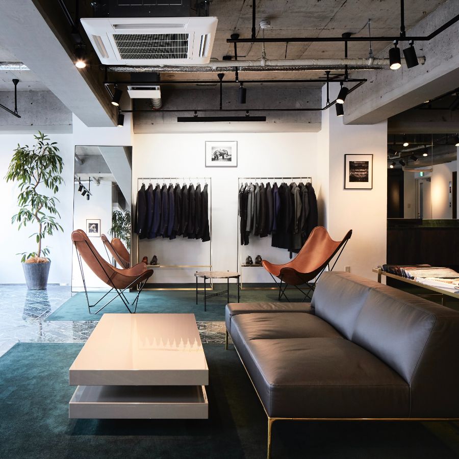 これさえあれば安心の幅広い場面に使えるネイビースーツお仕立券