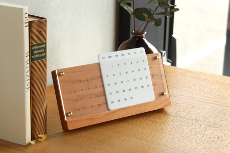 【Hacoa】木の経年変化を楽しむ卓上万年カレンダー チェリー 「Desk Calendar Eternal」