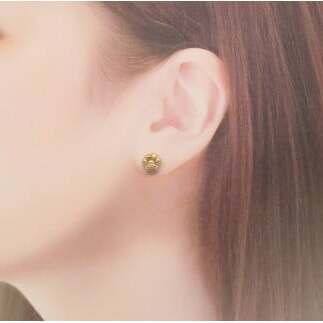 cocosara 有田焼 たれ耳が特徴のパグのブローチとぷにぷに肉球のピアスでコーディネート 犬好き わんこ かわいい パグ ブローチ 肉球 ピアス ニッケルフリー A10-254_イメージ4