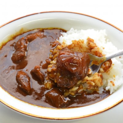 【発送月固定定期便】ゴロッ!と入ったコラーゲン牛すじカレー5食セット(岡垣町)全4回