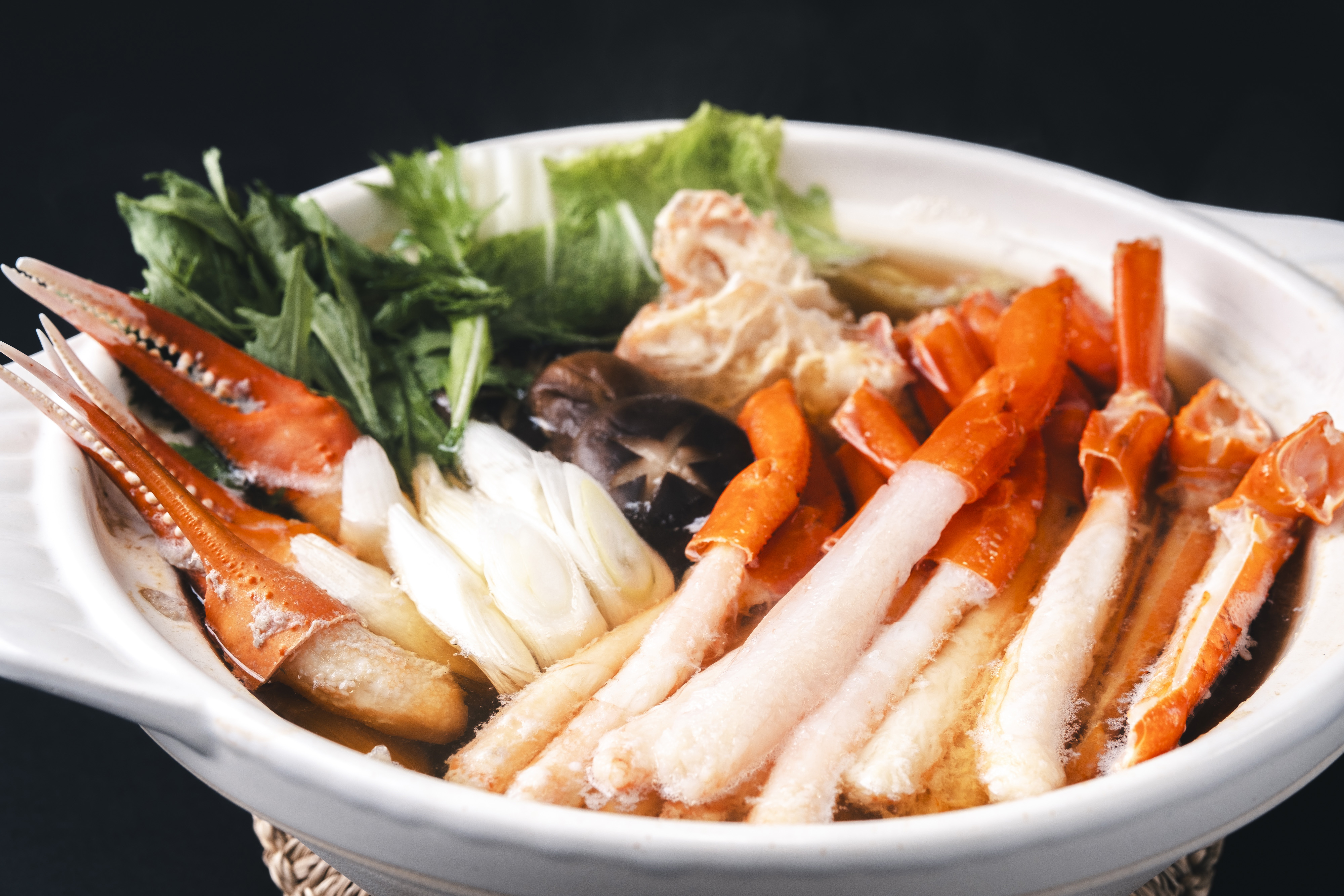 蟹屋の蟹鍋セット（境港産カット生紅ずわい蟹、鍋つゆ付き）2kg　年末年始　マルツ M15 1190