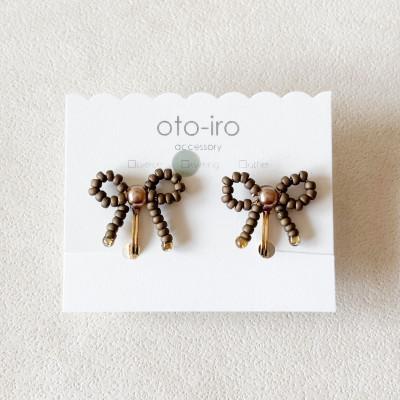 ふるさと納税 長岡京市 きゅっと結んだ小さなビーズリボンのイヤリング【mini ribbon/マットブラウン】
