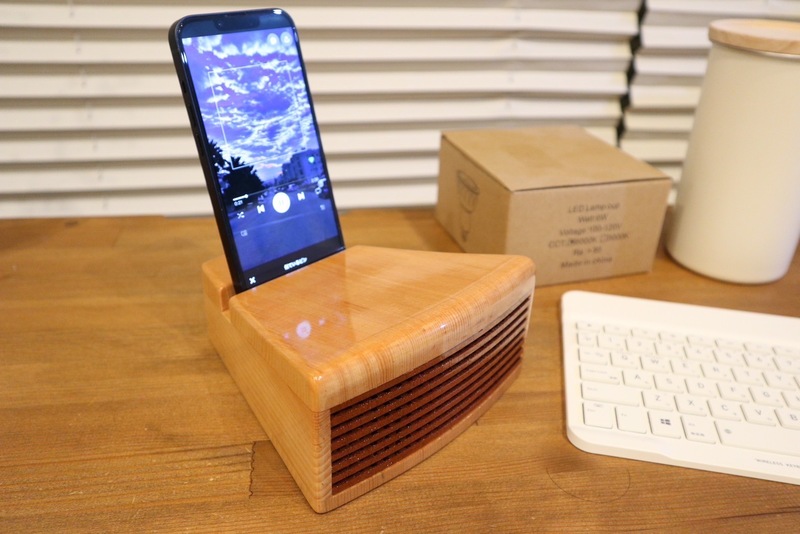 木製iPhoneスタンドスピーカー