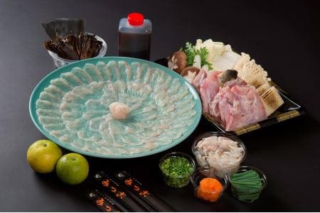 鮮度が命！みつごの満腹とらふぐセット（６人前）［養殖１ｋｇオーバー活魚使用］