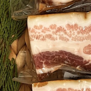 【東京・深川チャーシュー専門店】生ベーコン【保存料・着色料無添加】200g《千葉県産銘柄豚 林SPF使用》【kt088-005】