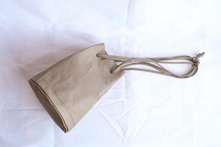 【レザー巾着】Drawstring bag　カラー：Greige