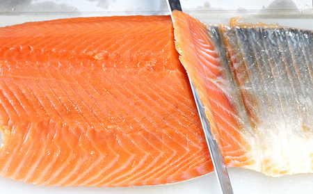 讃岐の極上スモークサーモンスライス600g（150ｇ×4P） 魚貝類 加工食品 美味しい脂 濃い旨味 ノルウェー産 アトランティックサーモン  冷蔵便