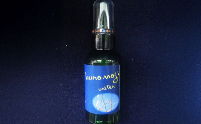 クロモジ芳香蒸留水 50ml×1本 クロモジ 黒文字茶 香水 フレグランス いい匂い 自然な香り リラックス ギフト 贈答 少量サイズ　島根県雲南市/有限会社田井産業 [AICY007]