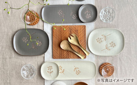 【瀬戸焼】wanohana大皿（白）【株式会社カネ三商店】 / 皿 食器 / 瀬戸市[BBDD004]