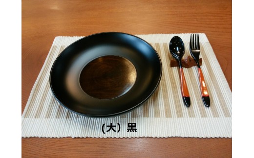 いつものパスタがご馳走に早変わり！木曽漆器の美しさを日常で楽しむ贅沢なひととき。