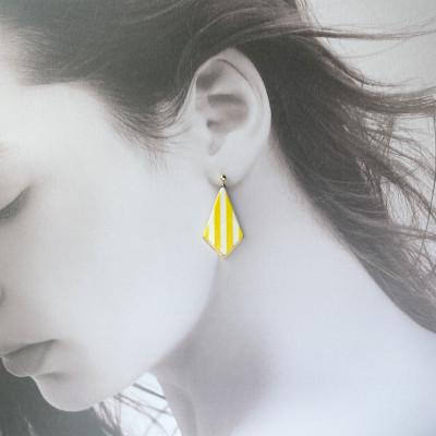 ふるさと納税 茅ヶ崎市 ArtOpus. ピアス ストライプ ディアマンテ ラクリマ 黄 湘南 茅ヶ崎市 陶磁器 ギフト |  | 01