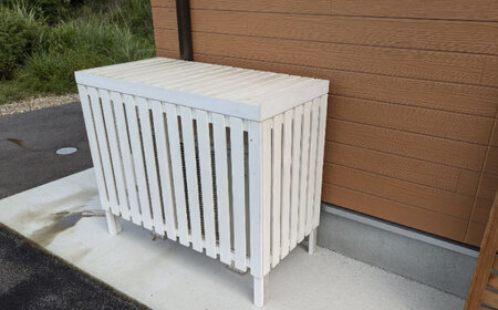 エアコン 室外機 カバー 【ホワイト】 木製 日除け 断熱 夏用 冬用 三次市 / 佐々部材木店[APCP005]