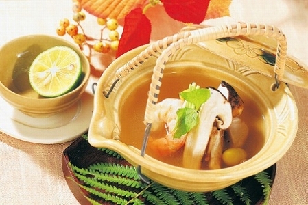 香り・歯応え・味ともに最高級！希少な国産松茸「高野松茸」300g【化粧箱入】【2024年10月上旬～10月下旬発送】