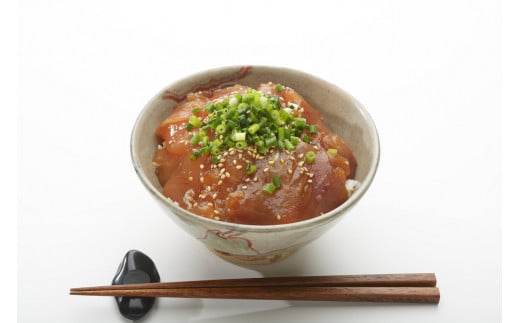 年内発送 12月末までにお届け  贅沢まぐろ漬け丼6食分(ゴマ風味)　ふるさと納税 魚 冷凍 加工品 惣菜 おすすめ おいしい 刺身 おせち セット 産地直送 国産 三重県 海鮮 漬け 真空パック 小分け 惣菜 人気 海鮮丼 漬け丼 ごま 練りゴ マグロ 鮪 まぐろ 正月 お正月 年末 ふるさと納税 ランキング マグロ専門店 三重県 尾鷲市 KI-51