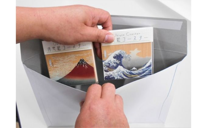 １枚づつプラスチックケースに杯入っており、送付の際は、２枚セットで箱に入れて発送いたします。