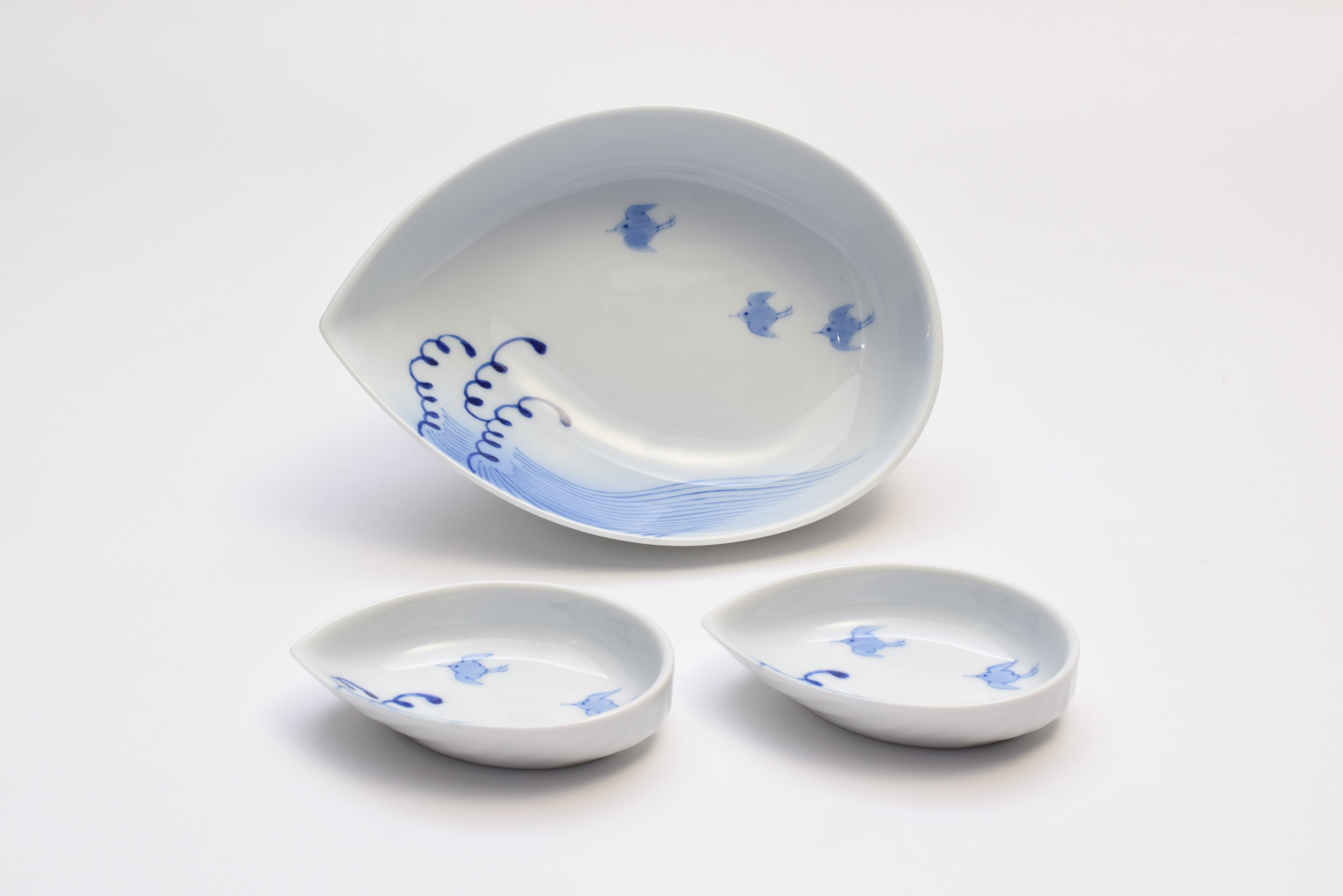 
深川製磁 有田焼 染付波千鳥 刺身皿・組千代口 A75-49
