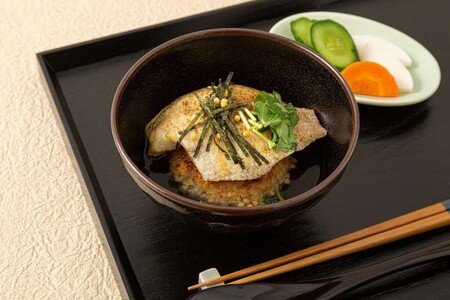 極旨!のど黒・鯛茶漬け(焼きおにぎり付)セット 4食分 簡単 時短 お手軽 お茶漬け 鯛茶漬け セット お取り寄せ グルメ 惣菜 4食 冷凍 簡単調理 贈答 贈り物 プレゼント ギフト 【1659】