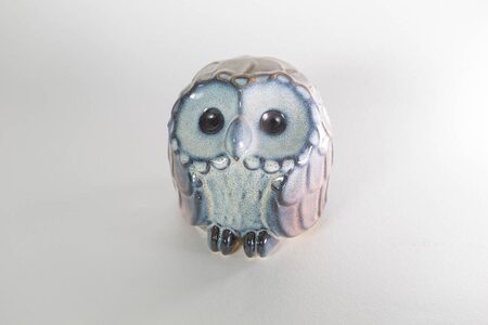 フクロウ置物「市福」（中）（ブルー、グリーン、イエロー、ピンク）株式会社布引焼窯元 滋賀県 東近江市 C-D03 陶板 壁掛け 縁起物 ふくろう 置物 工芸品 焼き物 幸福 玄関飾り ミニチュア