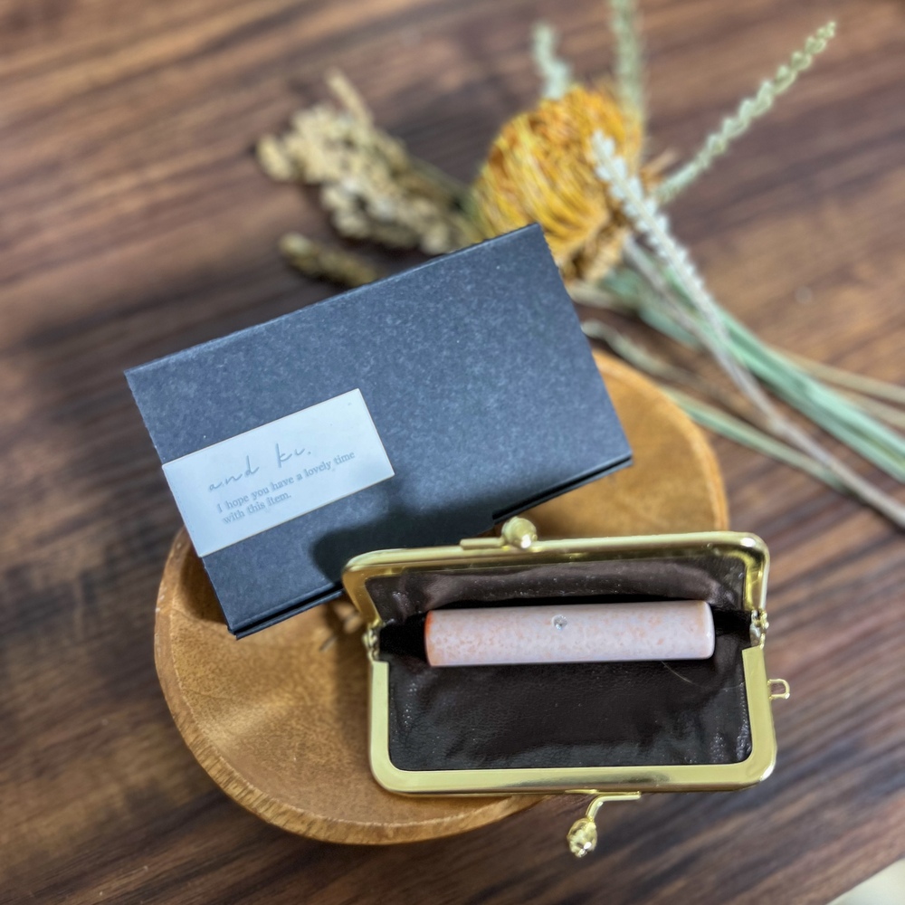 こぎん刺し 印鑑ケース ピンク 摘果染めこぎん糸（薄桃） 【 ハンドメイド 手作り 青森 津軽 五所川原 草木染 かわいい おしゃれ 伝統的な刺し子技法 こぎん刺し 】