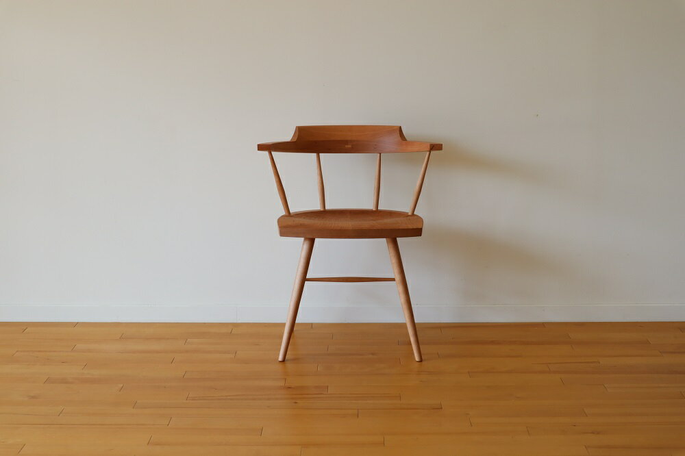 【ふるさと納税】 木製 椅子 「ヨンザーチェア ブラックチェリー」受注生産 ( 京都 宇治 国産 家具 ダイニング チェア インテリア 軽い 丈夫 デザイナーズ チェア ダーク カラー ブラックチェリー 美しい 木材 ハーフアーム おしゃれ 人気 伝統 技法 綺麗 木目 )