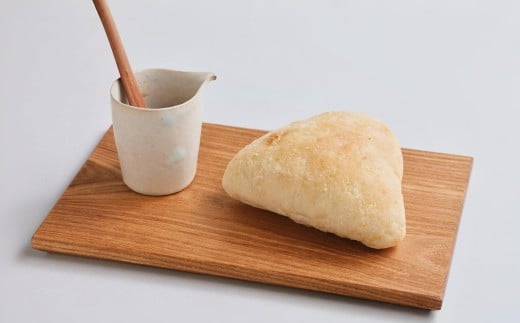 北アルプスの森から生まれたシリーズ 木皿 大 エッジ付き/長野県白馬村  クラフト  木製食器  ハンドメイド  サステナブル  エコプロダクト  地場産品  贈り物  ギフト【O0920714】