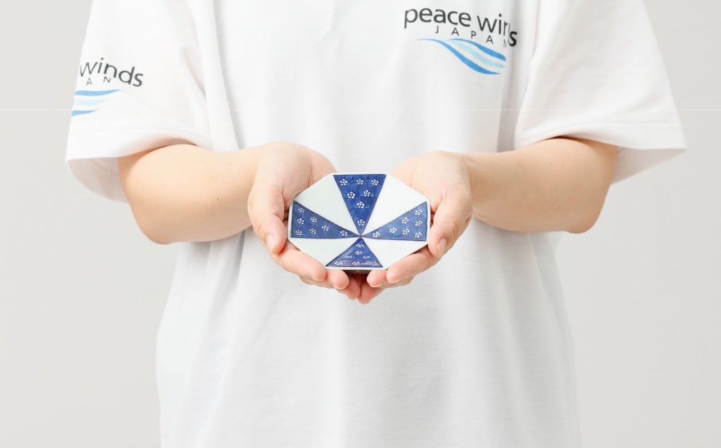 染付梅地紋八角型手塩皿