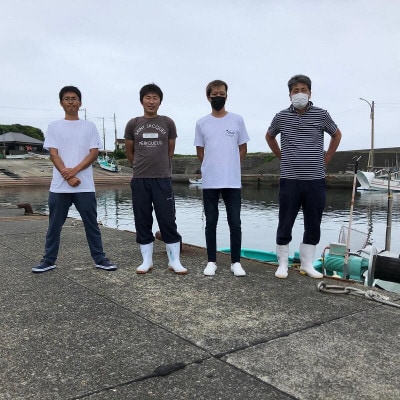 【金曜日発送】漁師直送!天然活黒アワビ1kg(2〜5枚)【配送不可地域：離島・北海道・沖縄県・東北・中国・四国・九州】【1532976】