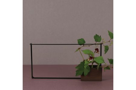 ALART〈アルアート〉　NOIR ノワール　04 曲 花器　インテリア　玄関やサイドボードに。木と金属を組み合わせた存在感のある花器　シンプル&モダンスタイル F7Z-235