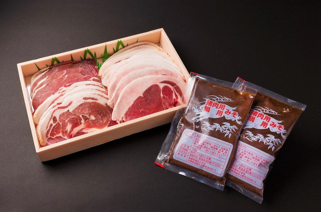 写真は、猪肉500g・ぼたん鍋用みそ２袋