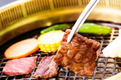 「あか牛の館」のくまもとあか牛ステーキ2枚+焼肉用300g+スライス400gのロースセット計1.1kg