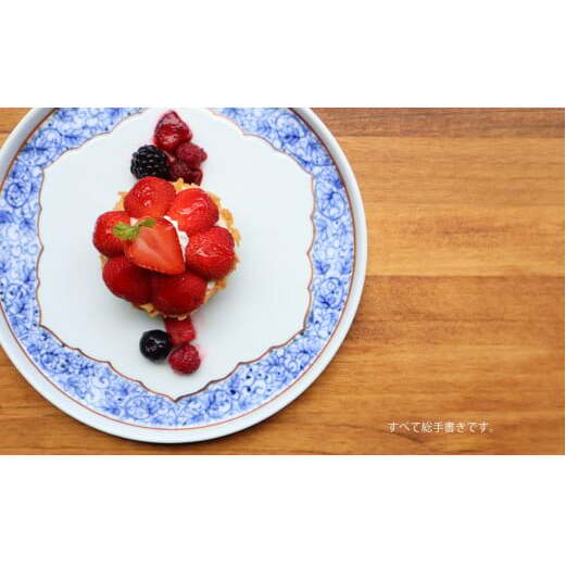 【まるふくオリジナル】有田焼 桔梗渕Round plate２枚セット（花唐草紋） ワンプレート カフェプレート 染付 総手描き 切立プレート A35-160_イメージ2