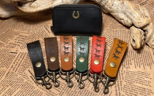 蹄鉄ラウンドファスナーコインケース(ブラック)＆馬九いくキーリング(ブラウン)　栗東市 / 株式会社ブルズエフ [BIAU127]