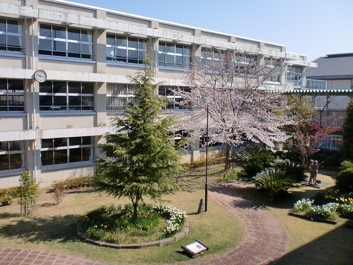 
                  【学校応援ふるさと寄附金】田原本町立田原本中学校（返礼品なし）10,000円 ／ 寄付だけ 寄付のみ 中学校 小学生 生徒 応援 教育 学習
                
