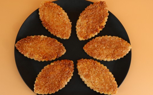 パイ 鵠沼魚醤 パイ 12枚 ぱい pai 菓子 焼き菓子 洋菓子 お菓子 おかし 魚醤 ぎょしょう ザラメ ざらめ バター 小麦 牛乳 卵 塩 おやつ スイーツ すいーつ ギフト プレゼント 誕生日